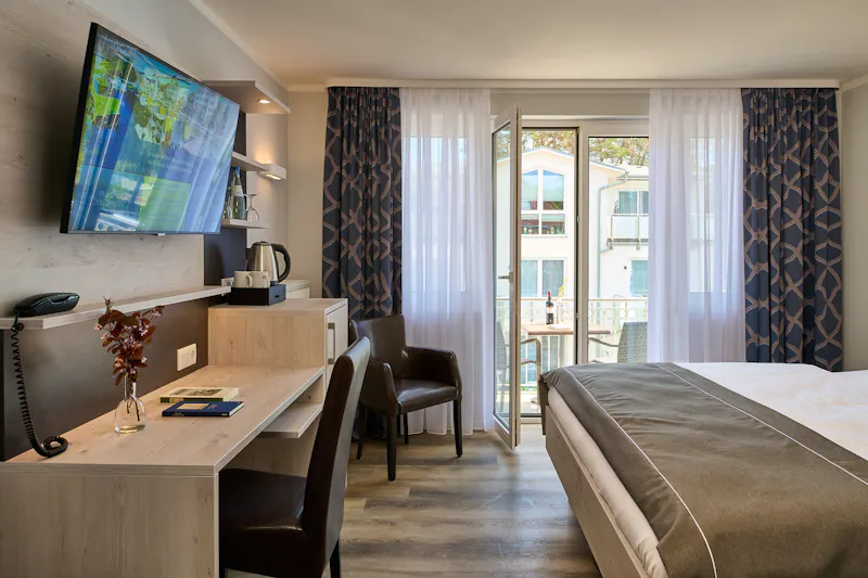 Strandhotel Baabe - DZ Standard mit Balkon &ndash; &copy;BURWITZ_POCHA