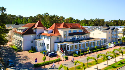 Strandhotel Baabe Außenansicht &ndash; &copy; Strandhotel Baabe