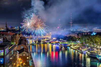 Silvester im Dormero Hotel Bremen inklusive DJ-Silvesterschifffahrt auf der Weser