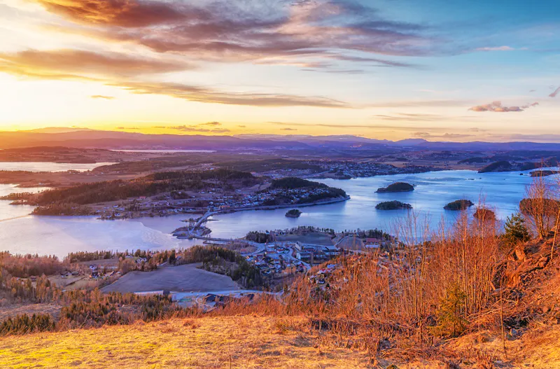 Fjordlandschaft in Norwegen - Lake Tyrifjorden - &copy;Dreamnordno - stock.adobe.com