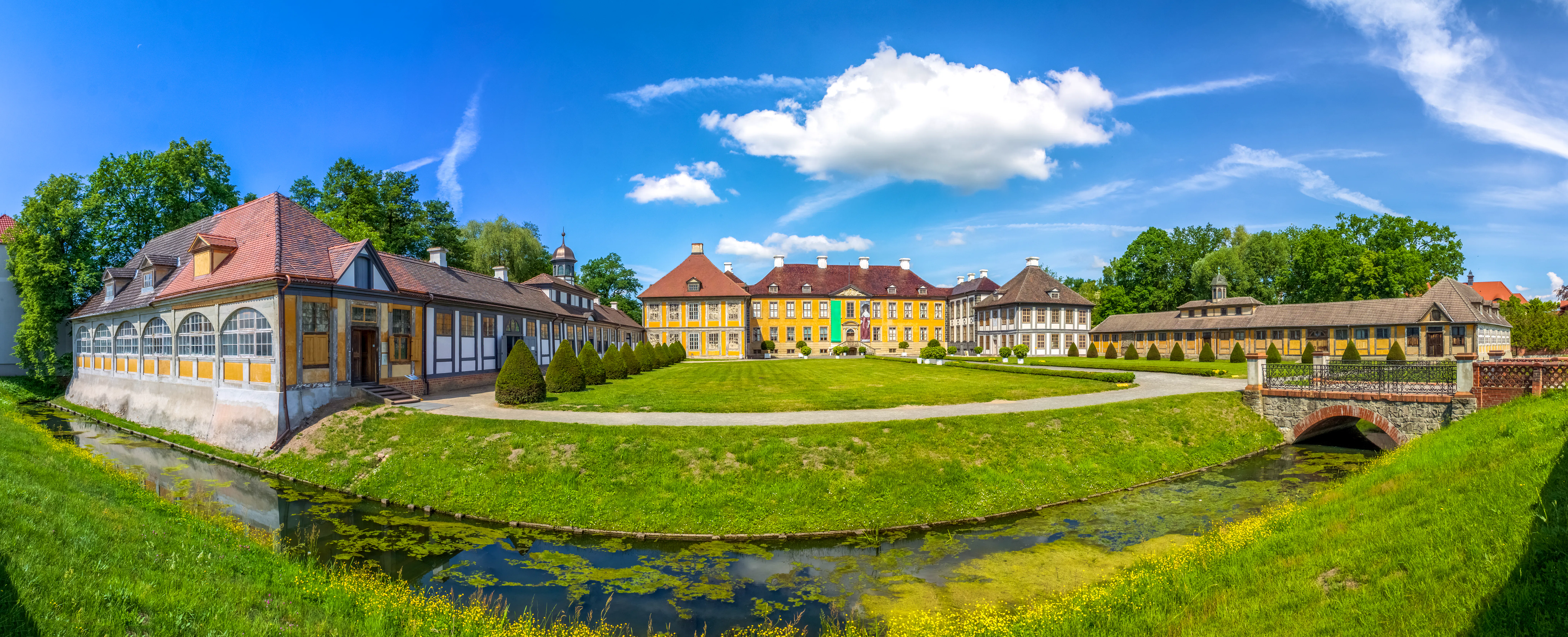 Schloss Oranienbaum &ndash; &copy; Sina Ettmer - stock.adobe.com