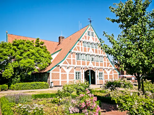 Altes Land Hamburg &ndash; &copy; fottoo - Fotolia