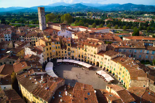 Piazza del Anfiteatro in Lucca &ndash; &copy; Efren - stock.adobe.com