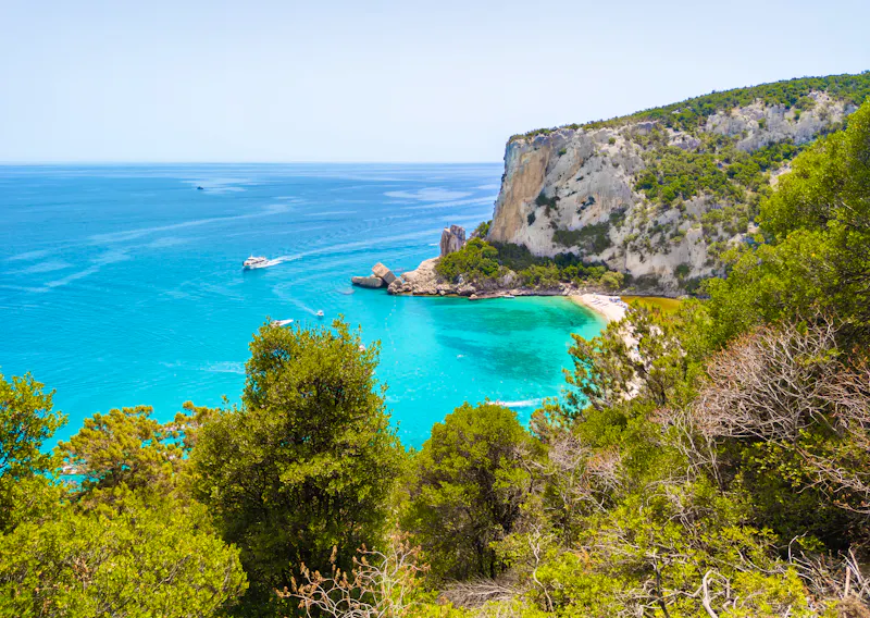 Schifffahrt vor der Küste Sardiniens - &copy;ValerioMei - stock.adobe.com