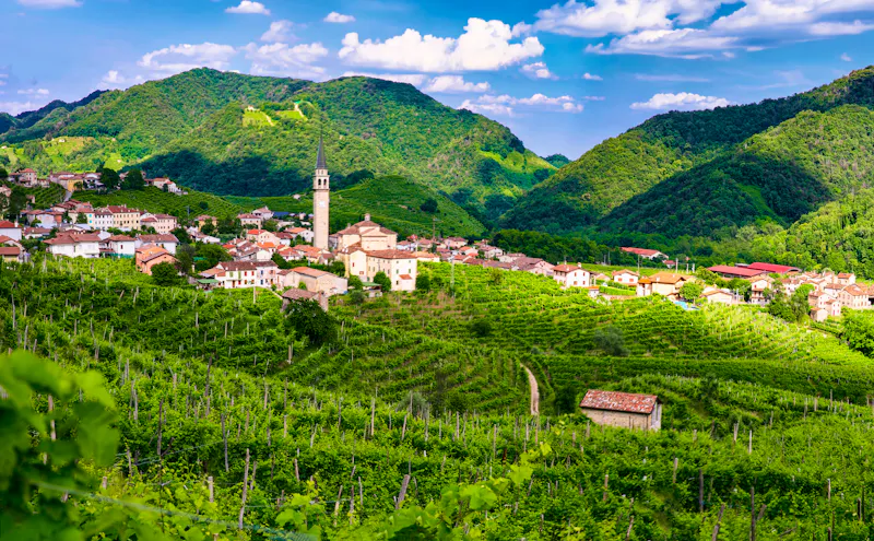 Valdobbiadene in der Prosecco-Region Venetiens - &copy;Freesurf - stock.adobe.com