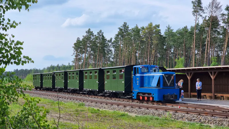 Dieselzug am Bahnhof Schwerer Berg - &copy;WEM Gesellschaft zur Betreibung der Waldeisenbahn Muskau mbH