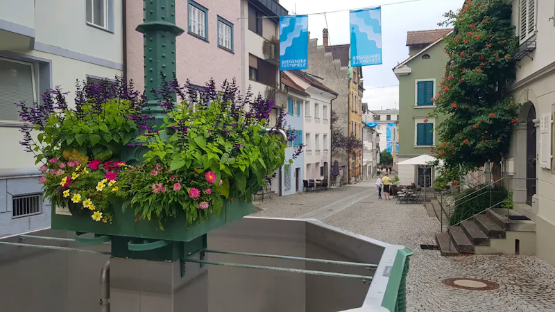 Bregenz - bepflanzter Brunnen - &copy;Anke Nicke - Eberhardt TRAVEL