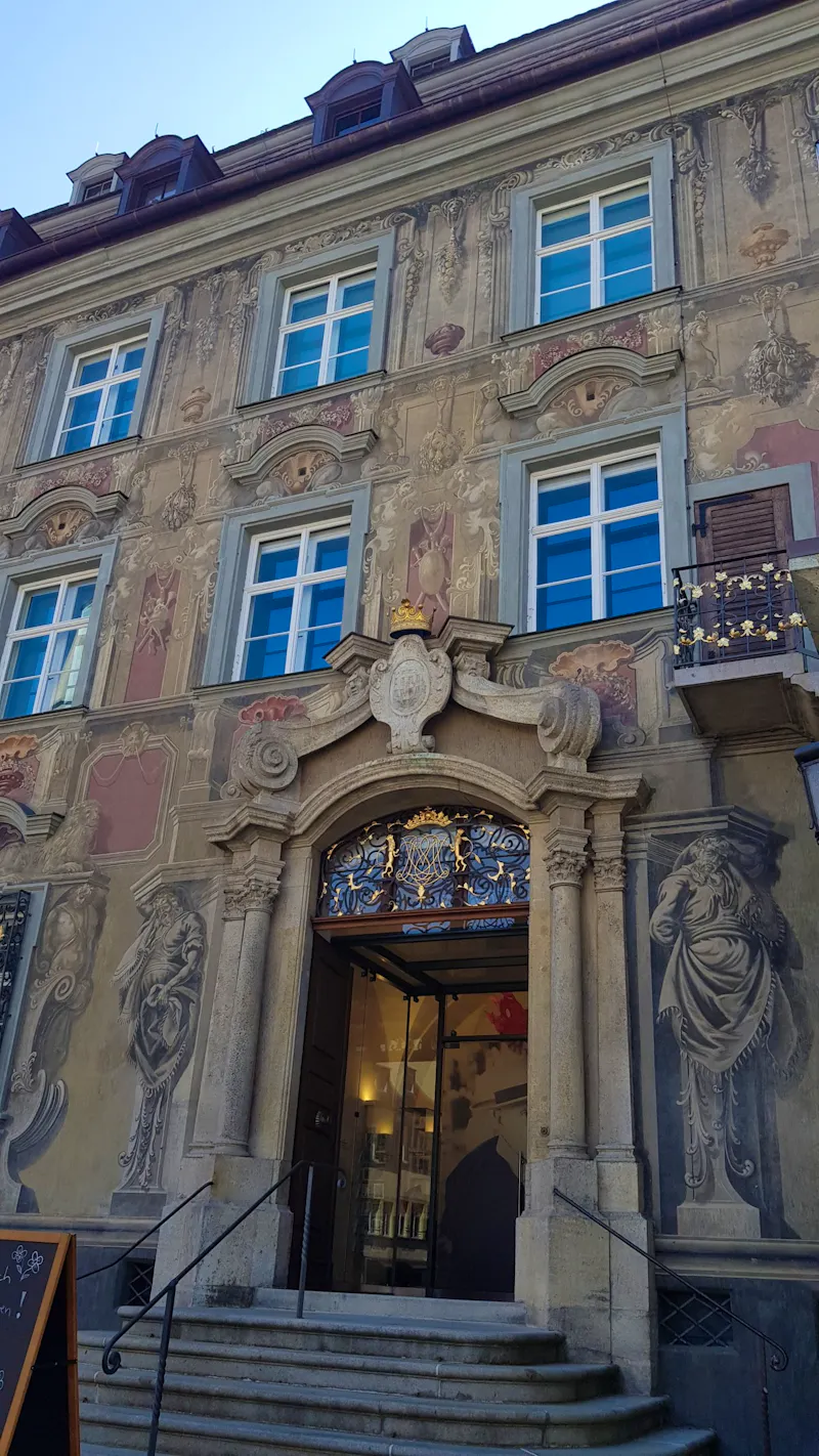 Lindau Insel - Stadtmuseum Cavazzen mit kunstvoller barocker Fassadenmalerei - &copy;Anke Nicke - Eberhardt TRAVEL