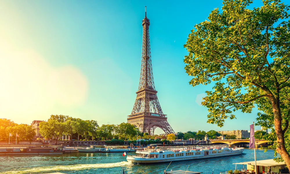 Seine und Eiffelturm in Paris &ndash; &copy; AA+W - stock.adobe.com