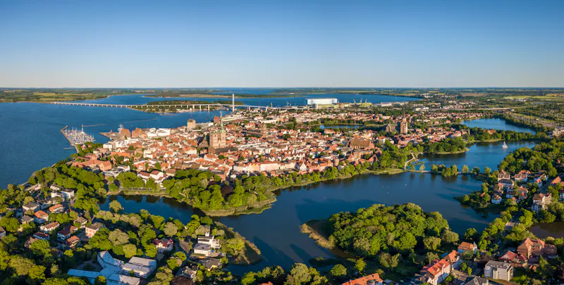 Stralsund - Panoramablick auf Altstadt und Strelasund - &copy;Iurii - stock.adobe.com