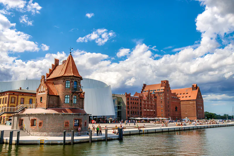 Stralsund - Blick auf Altstadt, Hafen und Ozeanum - &copy;Uwe Kantz - stock.adobe.com