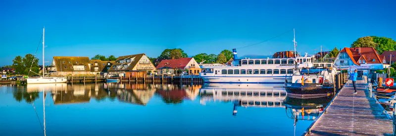 Hafen-Panorama von Breege auf der Ostsee-Insel Rügen - &copy;Lutz - stock.adobe.com