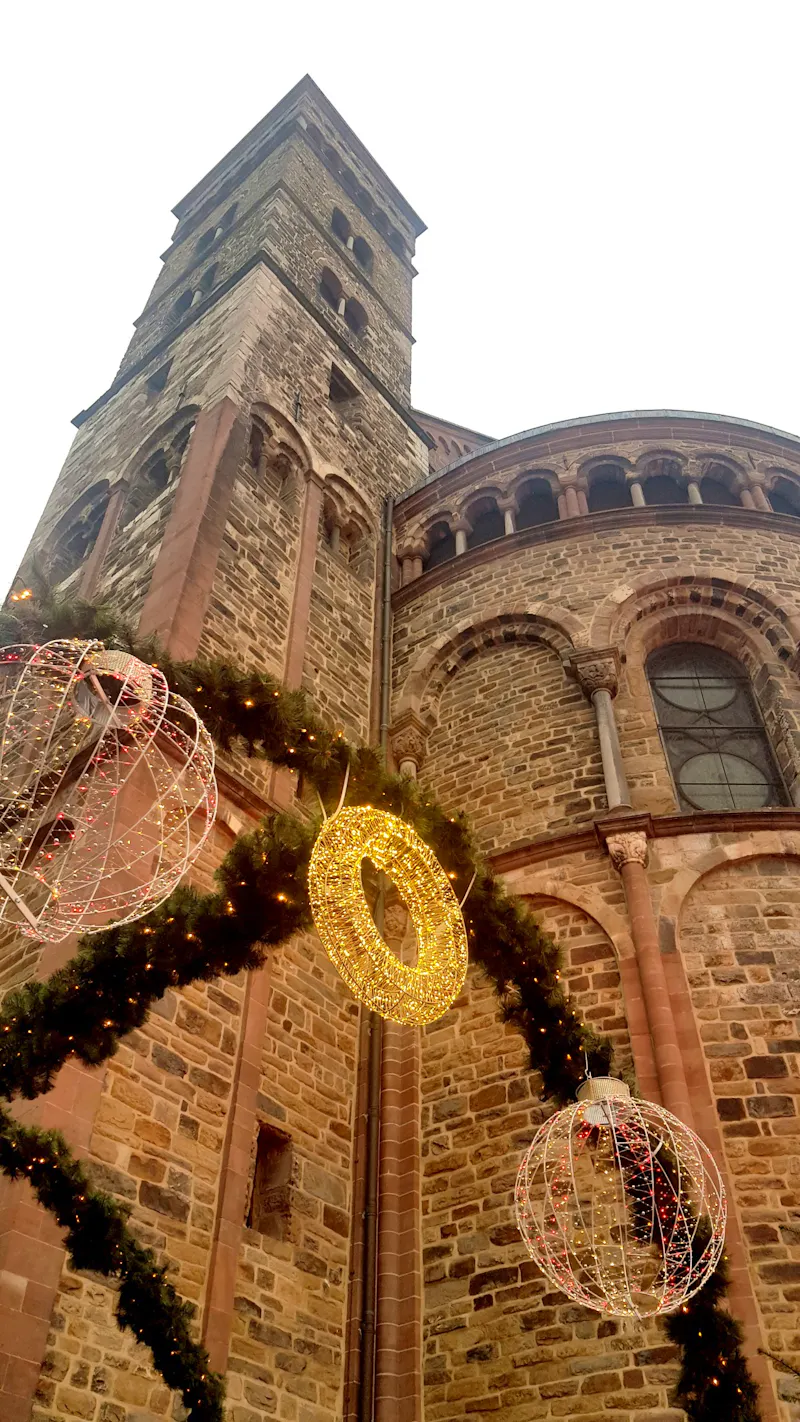 Maastricht - St.-Servatius-Kirche am Weihnachtsmarkt am Vrijthof - &copy;Anke Nicke - Eberhardt TRAVEL