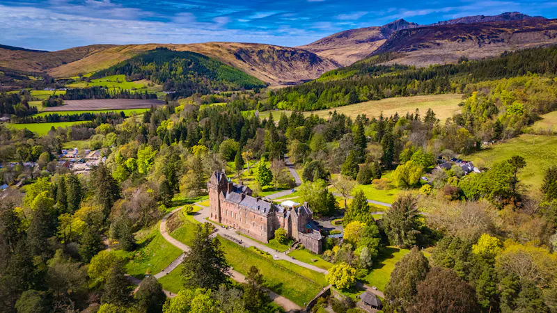 Brodick Castle auf der Insel Arran in Schottland, Großbritannien - &copy;Sam Hayles - stock.adobe.com