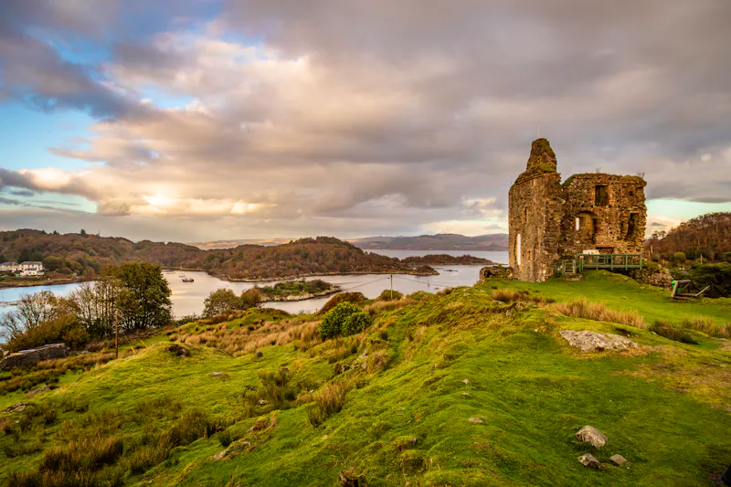 Ruinen von Tarbert Castle in Schottland, Großbritannien - &copy;Chris Anderson  - stock.adobe.com