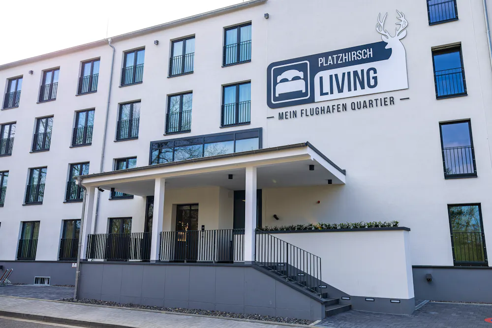 Außenansicht Hotel Platzhirsch Living &ndash; &copy; Platzhirsch Living GmbH