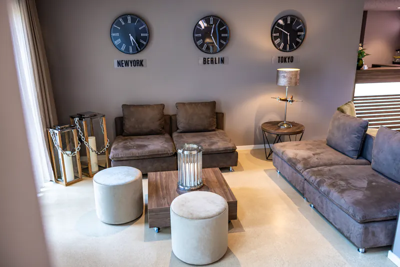 Sitzecke (Lobby) des Hotel Platzhirsch Living &ndash; &copy;Platzhirsch Living GmbH