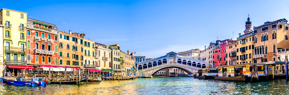 Rialto-Brücke in Venedig &ndash; &copy; Ralph Hoppe - Adobe Stock