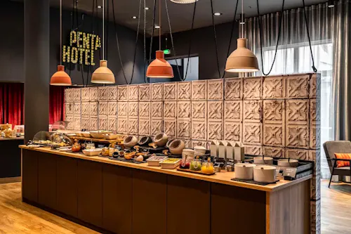 pentahotel Rostock - Frühstück Pentalounge  &ndash; &copy; pentahotel Rostock