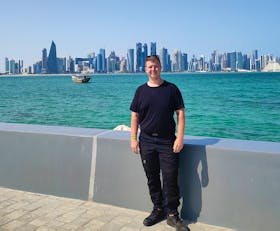 Vor der Skyline von Doha 
