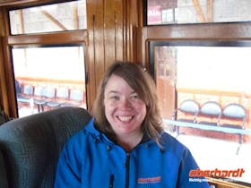 Reisebegleiterin Sylvia Sann in der Trans-Anden-Bahn