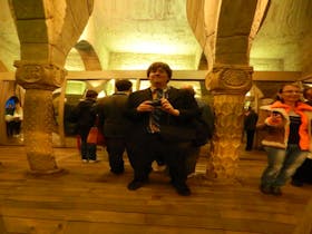Dominik Zilliken in Prag im Spiegelkabinett auf dem Petrin