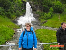 Am Steindalsfossen-Wasserfall