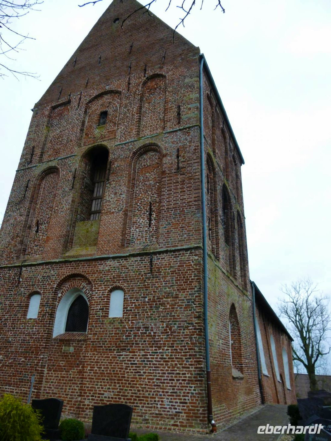 Die schiefste Kirche der Welt – © Dr. Grit Wendelberger