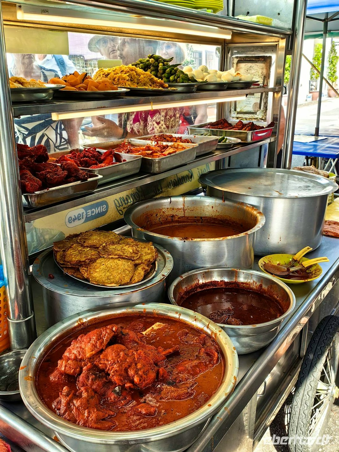 Streetfood probieren! – © Simone Willner