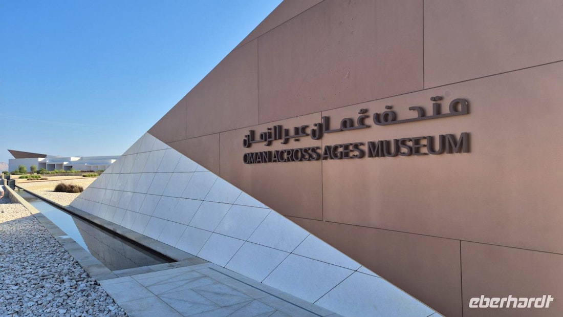 Oman Across Ages Museum – moderne Architektur in der Wüste – © Frank Nimschowski