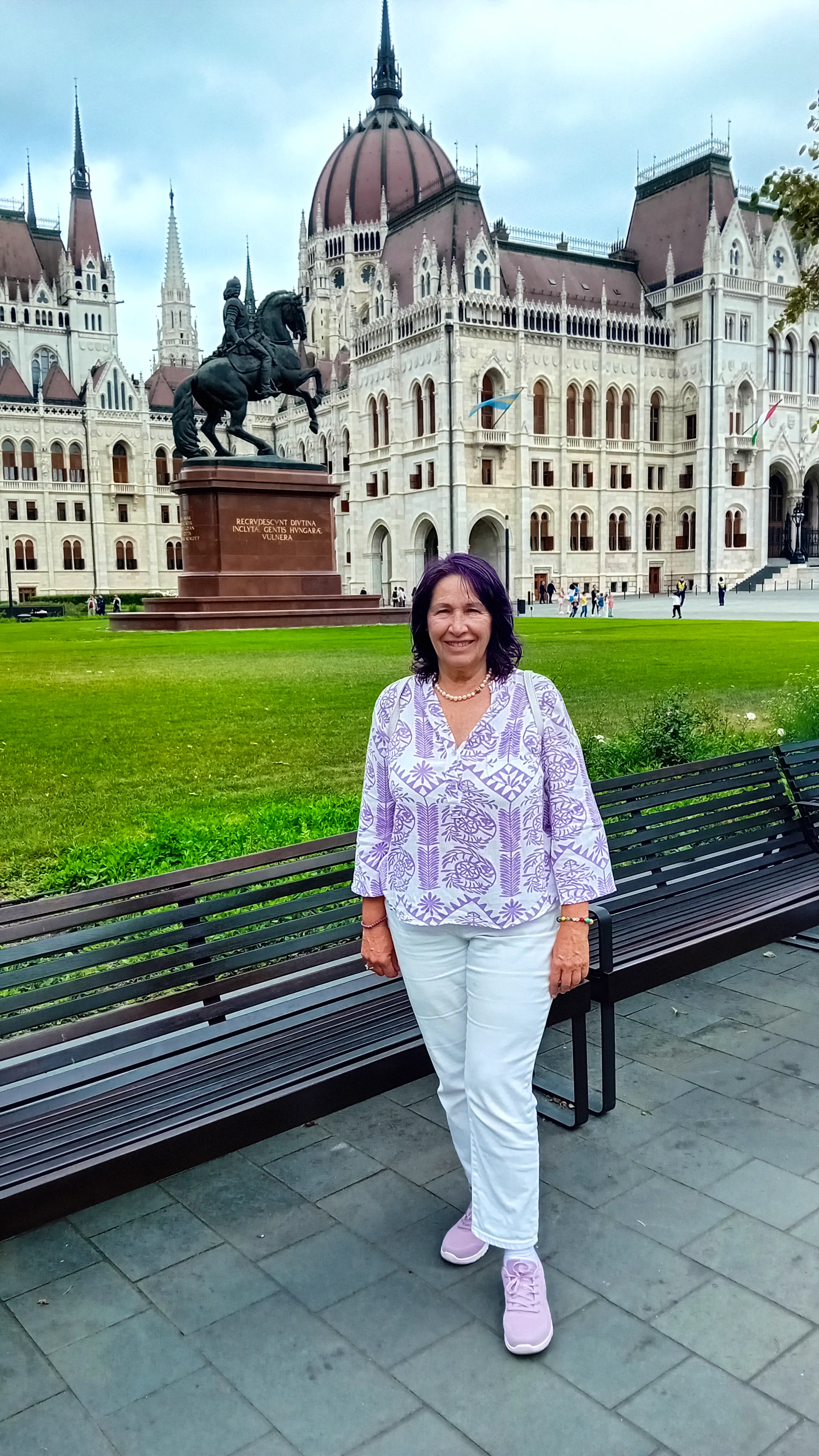Budapest vor dem Parlament - Allina Anderer