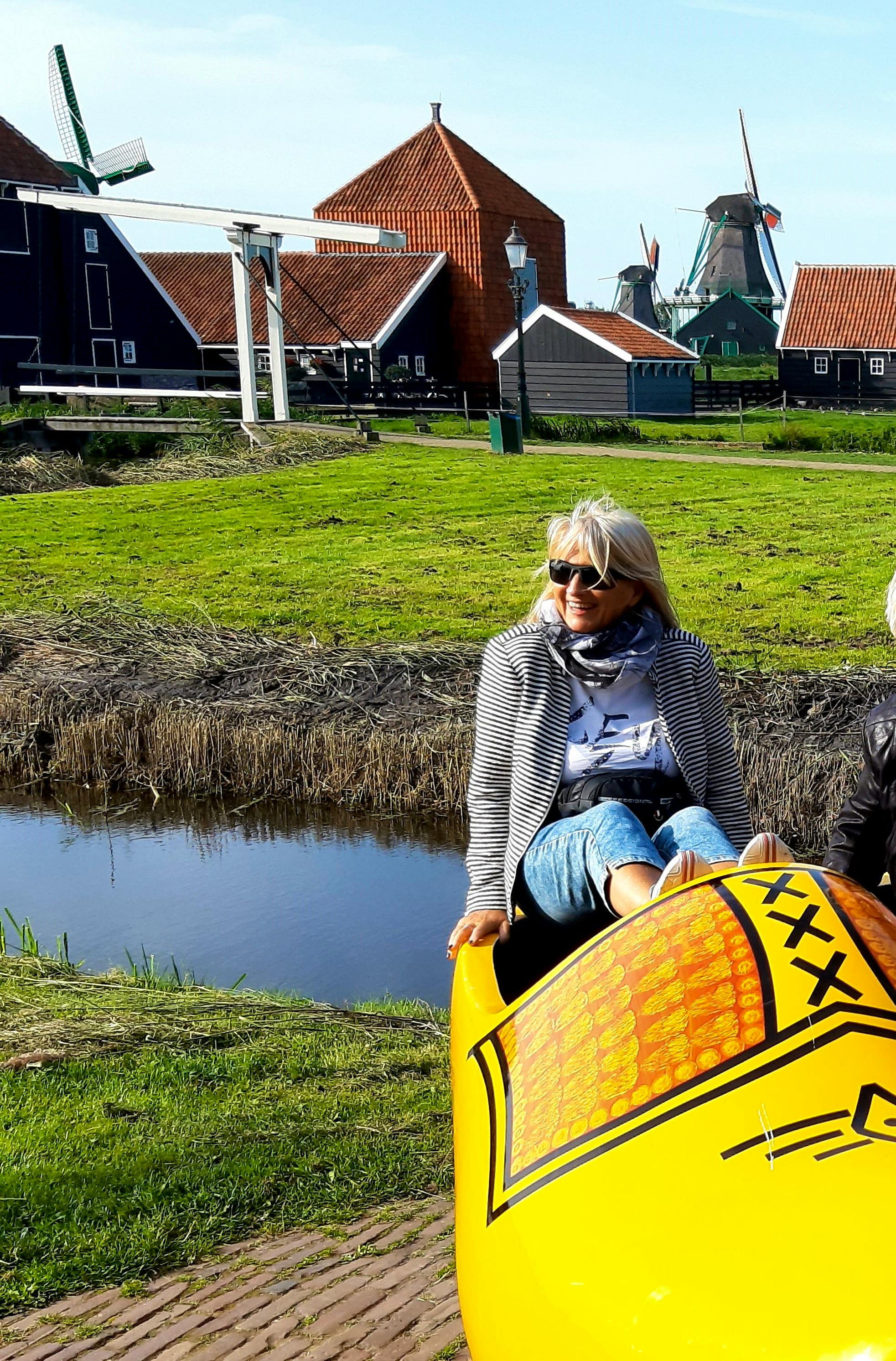 Auf viel zu großem Fuß ... ;-)  - Heike Wunder