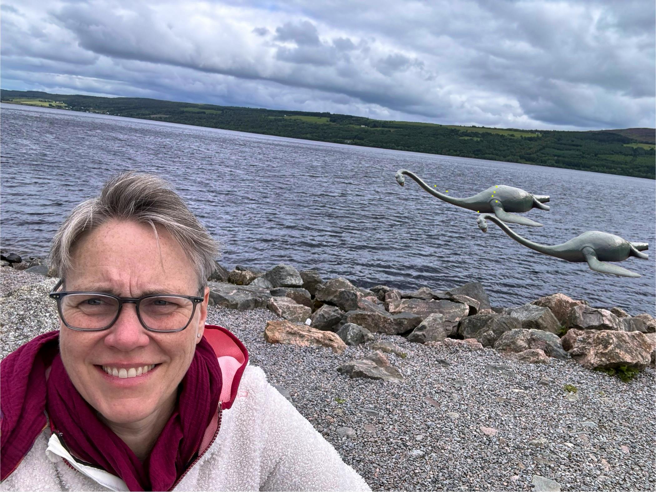 Sabine Reckord mit Nessi am Loch Ness - Sabine Reckord