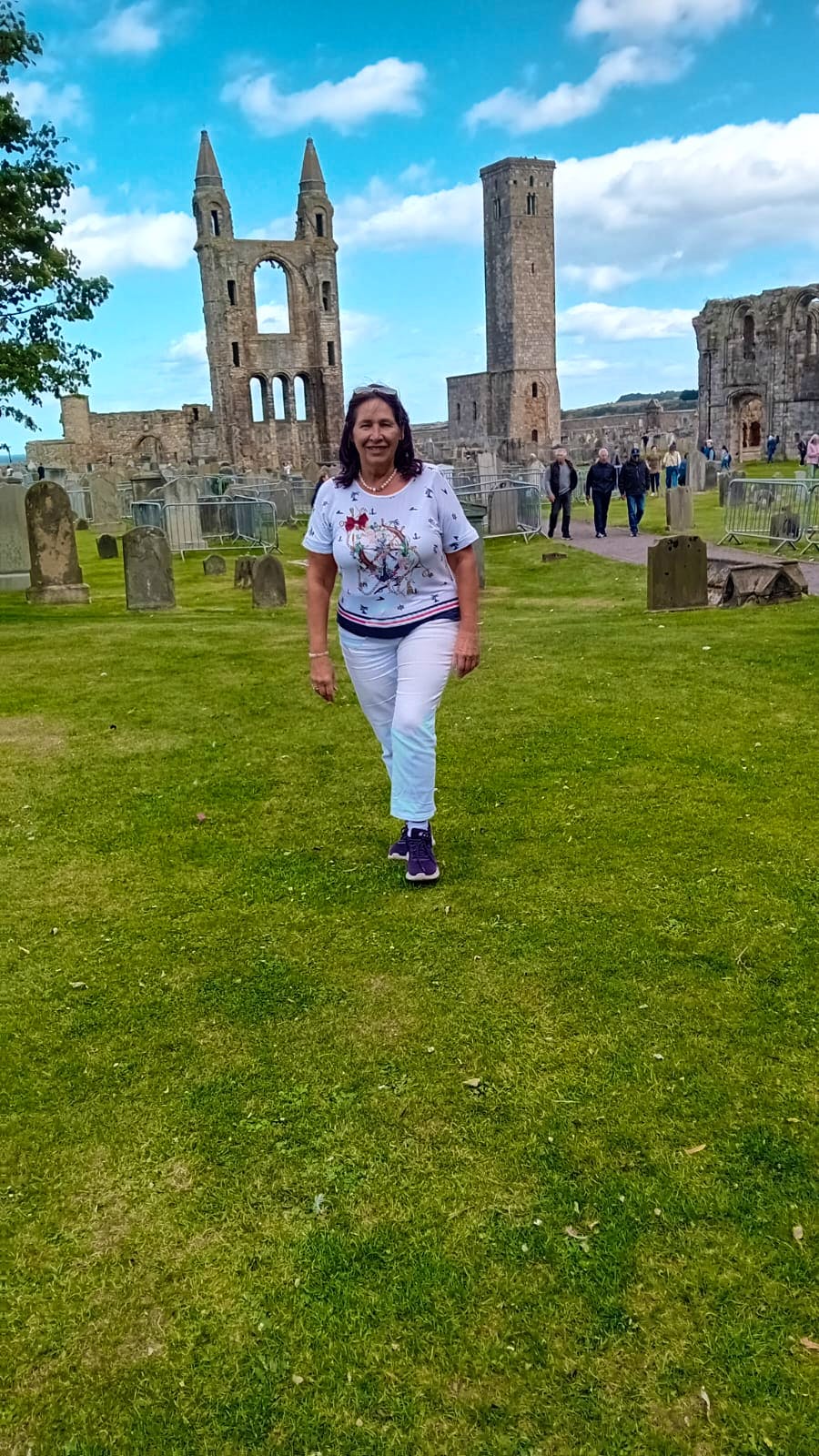 St. Andrews Cathedrale - Allina Anderer