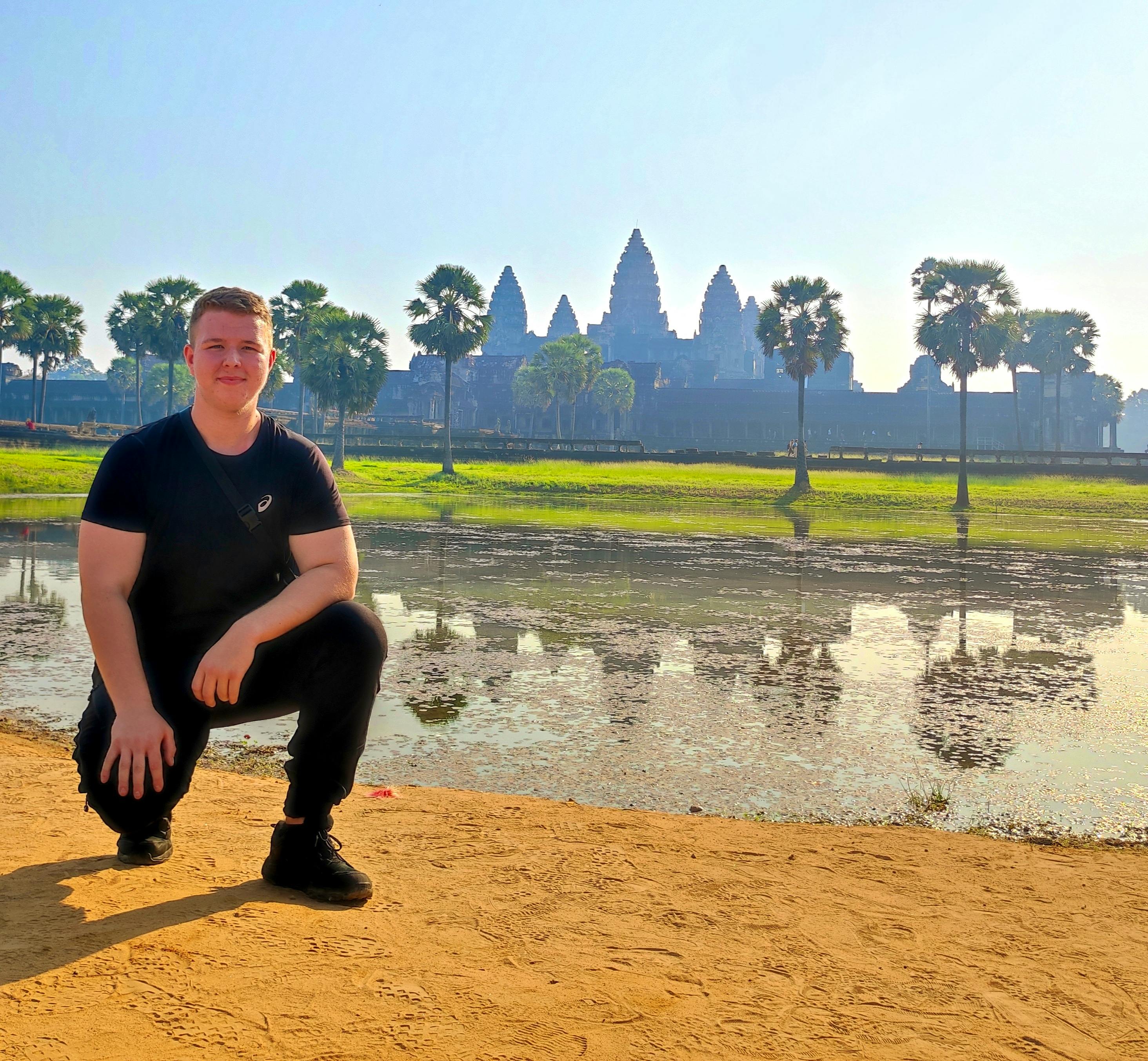 Vor Angkor Wat in Kambodscha  - Sten Bernhardt