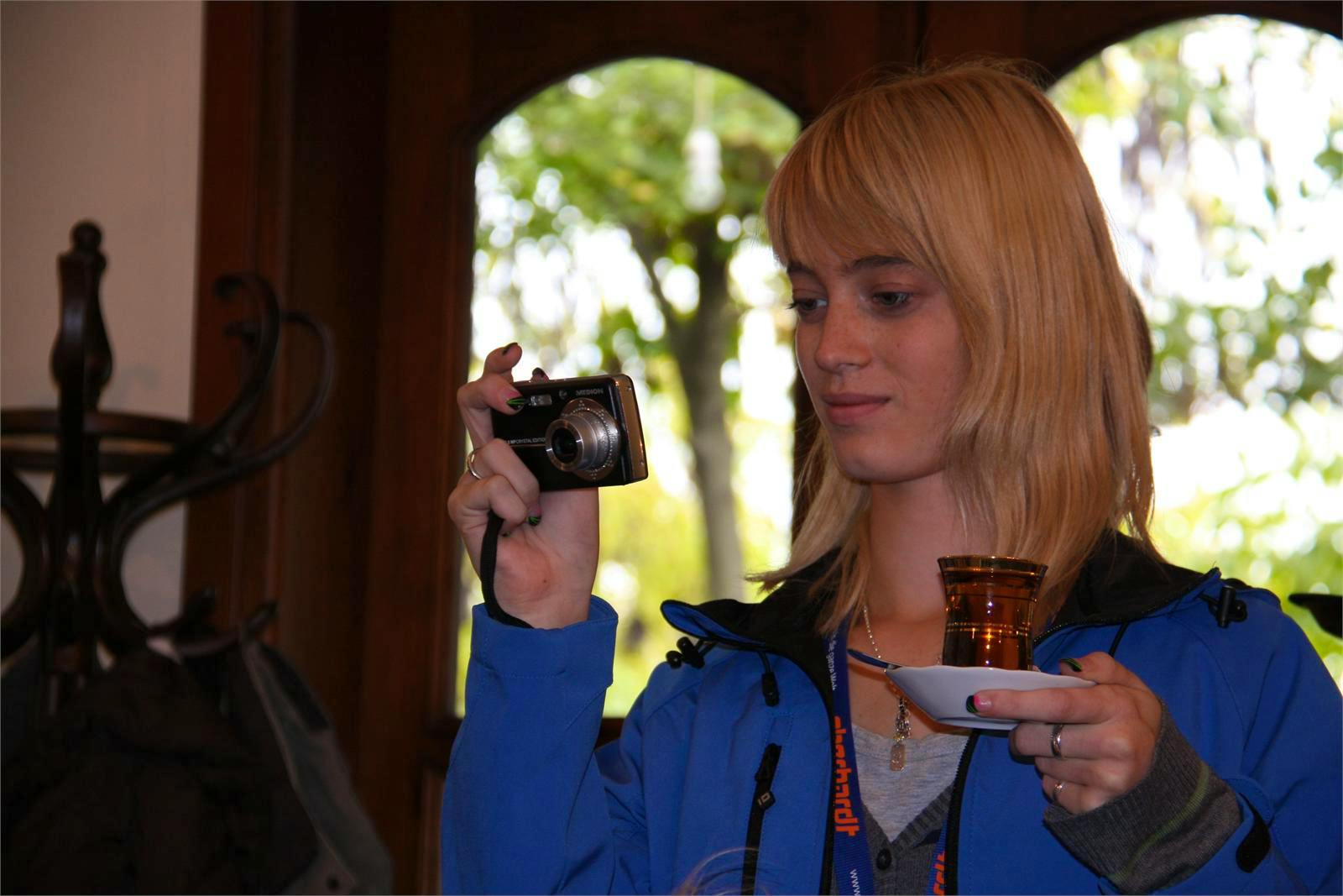 mit tÜrkischem Apfeltee in Istanbul - Sandra Mahr