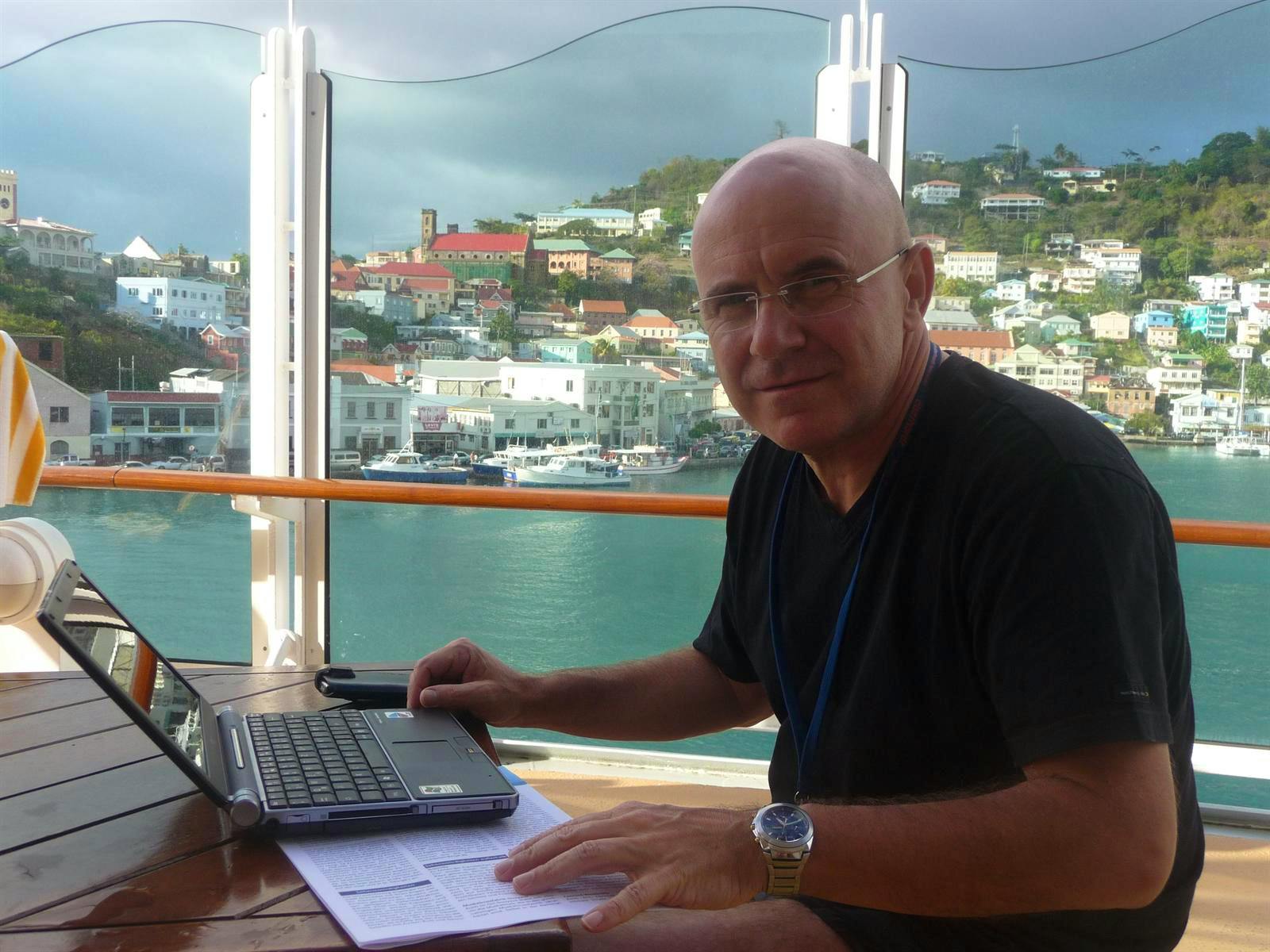 Uwe Lorenz vor dem Hafen St. George's, Grenada - Uwe Lorenz