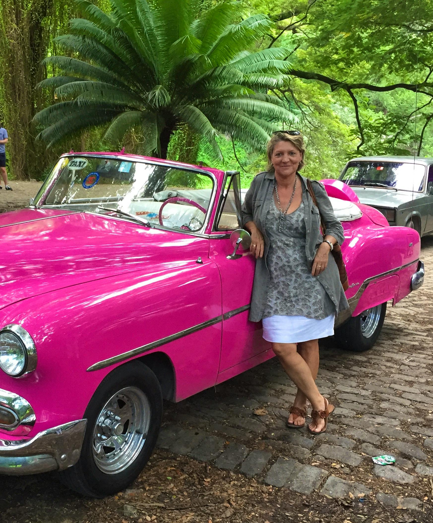 Kuba - bunte Oldtimer prägen das Bild - Birgit Kirchner