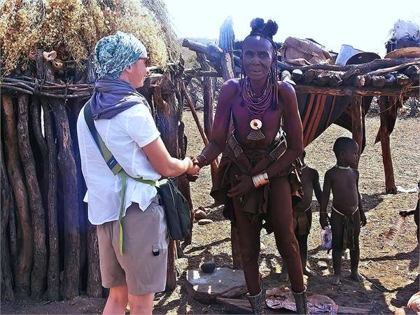 Namibia - Begruessung der Dorfaeltesten bei den HIMBA - Cornelia Ritter