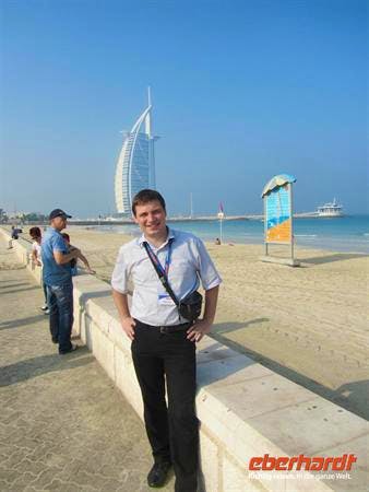 Reisebegleiter Martin vorm Burj Al Arab - Martin Jentzsch