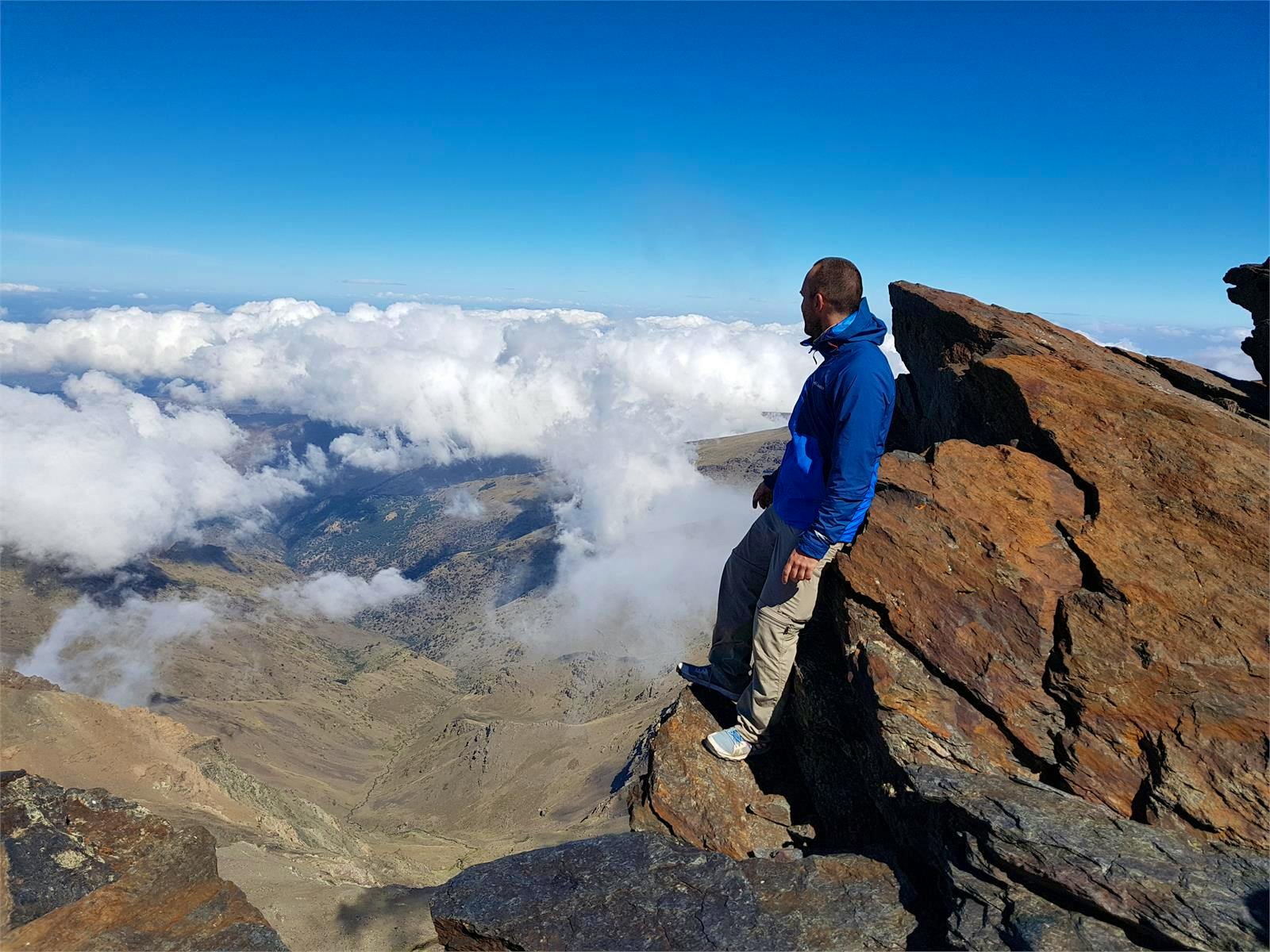 Auf dem Gipfel von Festland Spanien - Mulhacen in Granada - Benjamin Rodriguez Manzanares